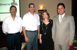 Minoo Mehta, Luis Guzmán, Nastenka Soto y José Lovera. 