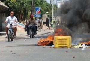 PROTESTAS-POR-AGUA-Y-CALLES-SE-EXTIENDE-EN-COMUNIDADES-DEL-CIBAOjpj