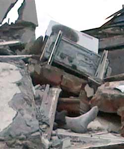 UN-POTENTE-TERREMOTO-EN-LA-ISLA-DE-SUMATRA-DEJA-AL-MENOS-75-MUERTOSjpj