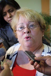 gobernadora-felicita-a-Martha-Heredia.jpg