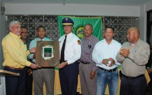 Reconocen al coronel Alexis Moscat