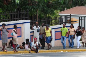 denuncian-masiva-presencia-de-haitianos-ilegales-en-santiago.jpg