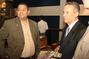 fotos-firma-libro-figueroa-agosto-el-poder-del-narco.jpg