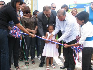 serulle-inaugura-asfaltado-y-senalizacion-calles-entorno-cursa-uasd.jpg