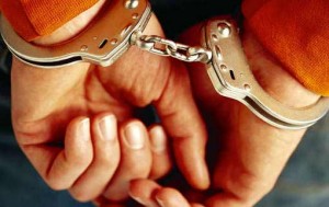PN captura en Baní hombre acusado de violar mujer