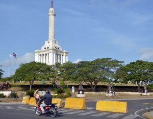 Cierran calle y parqueo área monumental evitar aglomeración