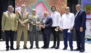 Domínguez y Santana Martínez, atleta y cronista del año