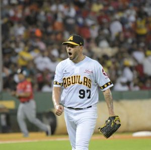 Águilas y Maya blanquearon a los Leones del Escogido 6-0