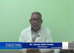 El epidemiólogo Carlos Feliz Cuello afirmó anoche que el problema de los brotes de cólera en el país ya no es de Haití, sino de la República Dominicana, porque la mayoría de los casos que se están presentando no están vinculados a la importación sino a la comunidad.

“Por tanto, las medidas que hay que adoptar aquí ya no son sólo las de control a nivel de frontera, sino también del territorio, de ubicar la cantidad de casos que hay, aplicar el bloqueo epidemiológico de manera correcta y tratar de resolver el problema del brote, eso lo más importante”, expresó Feliz Cuello.

Consideró como evidente que con relación al cólera las autoridades han actuado como la frase popular “después que le roban es que compran candado” porque eso está vinculado a las condiciones de hacinamiento, de falta de agua potable, a los niveles de educación de las personas, situación de vida, tanto social como medioambiental, que tienen que ver con la generación de la enfermedad.

“Todo el mundo sabe que el país tiene áreas que son susceptibles de que se produzcan enfermedades de ese tipo. La gente necesita tener disponible agua potable a través de las redes en las casas, tener nivel de educación con la higiene en la preparación de los alimentos, cultura del lavado de las manos al salir del baño, antes de comer y al regresar de un lugar”, explicó el galeno.

Al ser entrevistado en el programa Toque Final con Julio Martínez Pozo, que se transmite por Antena 7, el doctor dijo que, al producirse una situación en Haití, que tiene que ver con una condición socio- económica, política y medioambiental en ese país, es susceptible para que se produzca este tipo de brotes, por eso los brotes en la República Dominicana están relacionados a las áreas que tienen este tipo de situación.

Citó que la primera se generó en octubre con una nacional haitiana y que las autoridades no le prestaron mucha atención porque entendían que era un problema de Haití, tras destacar, que el país que tiene cólera vinculado a la pobreza y a la inequidad no le interesa estar reportándolo a nivel mundial porque genera un problema en el turismo.

 Informó además, que ya hay más de seis provincias donde las autoridades han identificado brotes de colera, lo que a su entender significa que tienen una tarea muy ardua porque hay que resolver el problema que crea las condiciones para que se produzca el colera y eso no se hace de la noche a la mañana.

Indicó que disponer de agua potable a todos esos barrios y lugares con esas condiciones no es tema de un día.

“Lo que pueden hacer las autoridades es ir y llevarles agua potable a través de camiones, mejorar las condiciones de acumulación de agua, esto en lo inmediato y trabajar a corto y largo plazo para mejorar las condiciones de viviendas y hacinamiento de esas personas para que no se puedan generar brotes”, precisó.

En tanto, manifestó que el cólera es una enfermedad diarreica aguda que se transmite a través de la contaminación del agua y el hacinamiento, donde hay un nivel de pobreza muy alto, donde hay guerra, también luego de producirse un ciclón o tormenta.

Dijo que la tasa de letalidad debe estar por debajo de un uno por ciento porque la mayoría de las personas con cólera cursan un cuadro clínico leve a moderado, sólo una parte muy reducida genera un cuadro clínico complicado, que es cuando el paciente se deshidrata que pierde más de un litro de agua por hora y tiene que recurrir rápido a un centro de salud.

Al preguntarle ¿Cuál es la es la efectividad de la vacuna contra el cólera y cuál ha sido su comportamiento histórico en la República Dominicana? Feliz Cuello informó que existen tres vacunas que de manera preliminar la Organización Mundial de la Salud (OMS) ha autorizado para aplicar en los países que tienen desarrollado brotes, donde es endémico y a las personas cuando van a viajar.

Explicó que es una vacuna que se administra vía oral, tiene un periodo de efectividad inmunológica una de ellas alrededor de tres años, aplicada en dos dosis con un intervalo entre siete días y semana y media. Además, tiene un periodo de inmunidad entre tres y dos años.