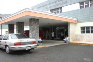 Haitianos intentan agredir médicos hospital Arturo Grullón