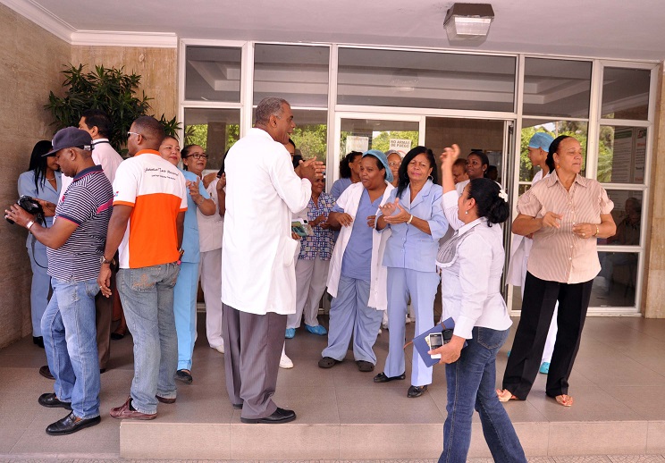 Enfermeras Y Personal Administrativo Paran Hospital Arturo Grullon El Sol De Santiago