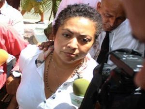 Marlin Martínez se presenta a fiscalía Salcedo por caso Emely Peguero