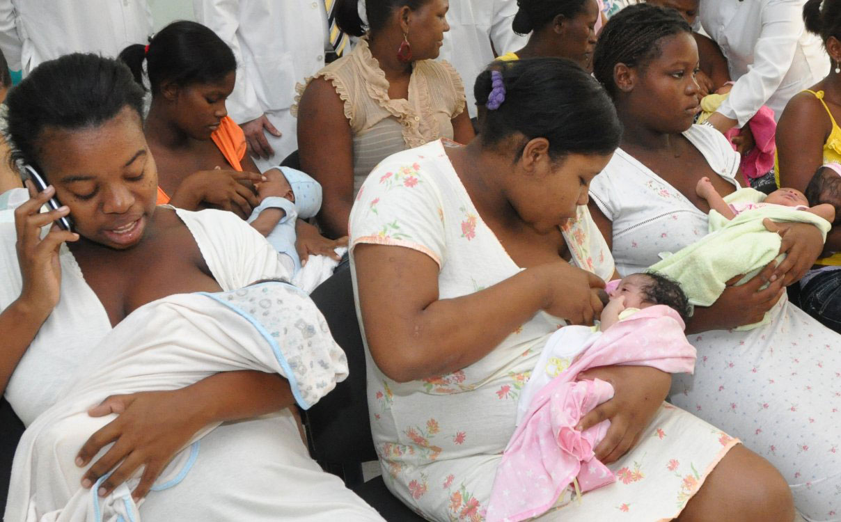Llevan a hospitales de Santiago 25 haitianas parturientas