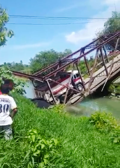 Colapsa puente en Montellano de Puerto Plata