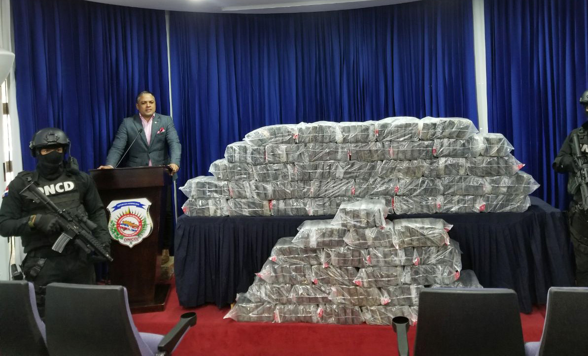 Autoridades se incautan de 345 paquetes de cocaína en un camión
