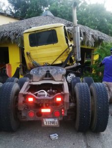  Cuatro muertos accidente cabezote y motocicleta en Montecristi