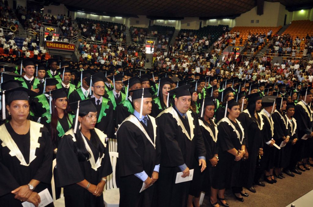 Utesa celebra graduación y entrega doctor honoris causa a José Mármol