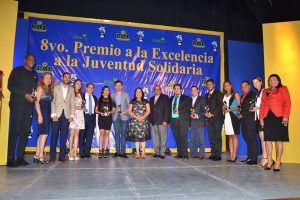 Reconocen jóvenes e instituciones en Santiago