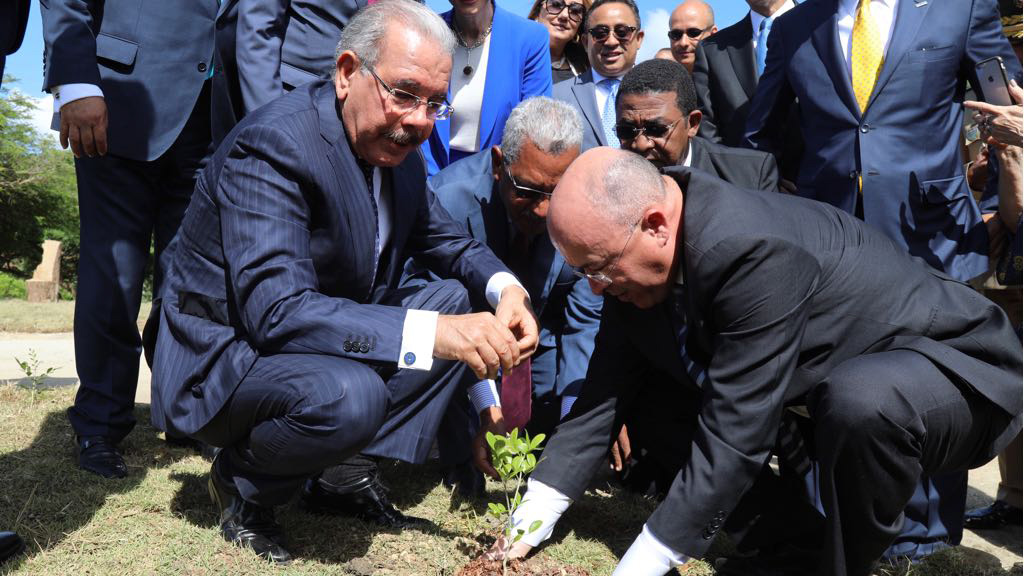 Presidente Medina entrega primera etapa Jardín Botánico