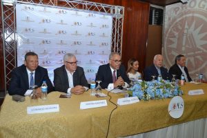 Santiago: Celebran Panel "5 estrellas" con figuras de la locución