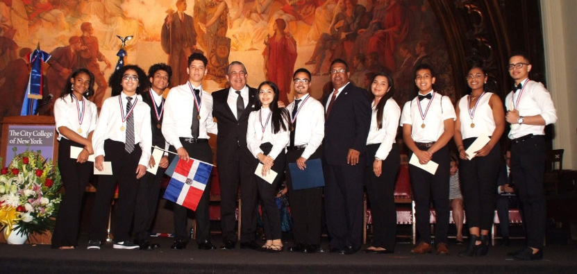 Estudiantes meritorios reconocidos por el Consulado Dominicano en Nueva York