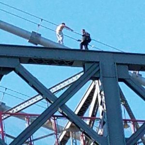 Hombre intentó saltar del puente Williamsburg