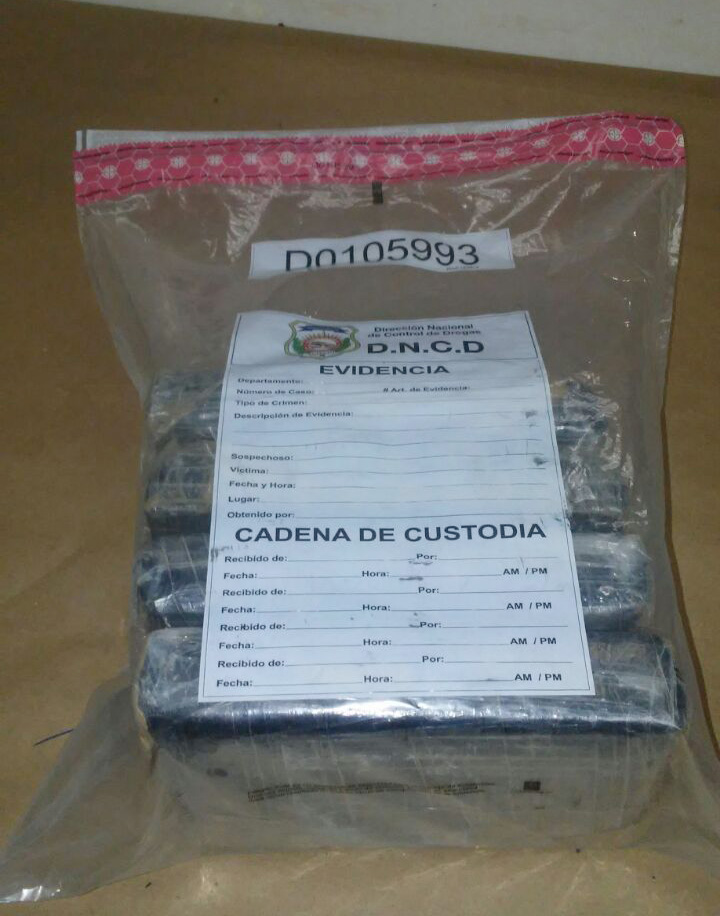 DNCD ocupa 4 kilos de cocaína en Los Mina