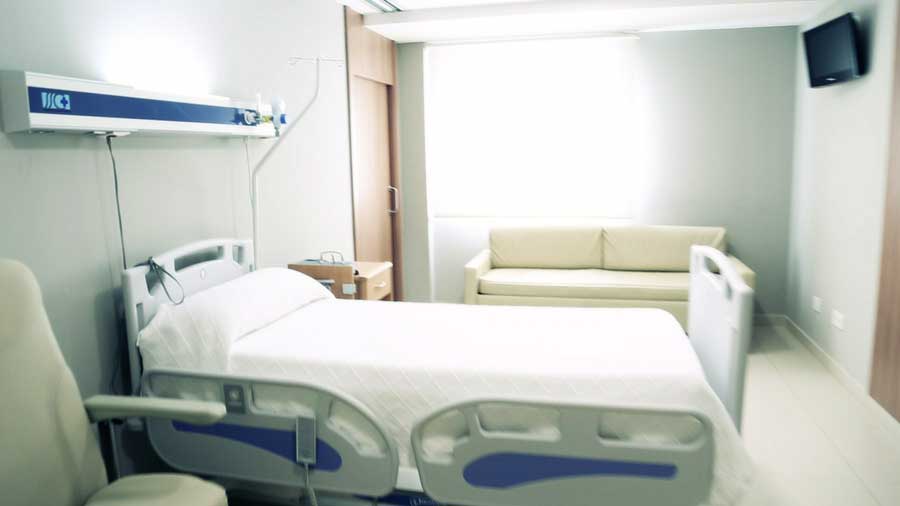 Paciente se suicida en habitación de clínica en Santiago