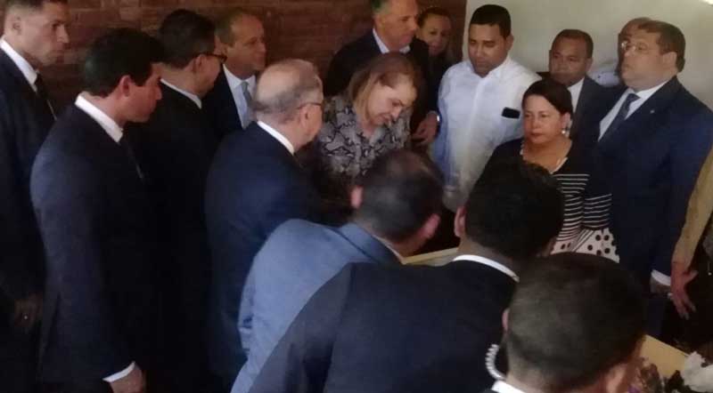Danilo Medina asiste funeral esposo Sonia Mateo