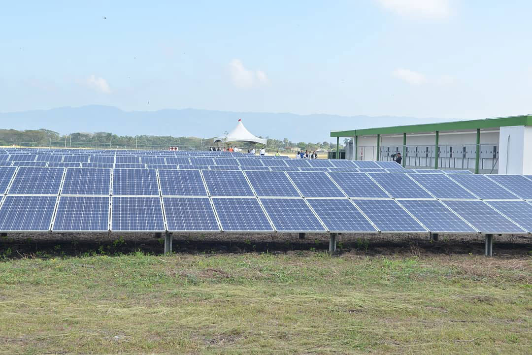 Aeropuerto Cibao pone en operación segunda fase planta energía fotovoltaica
