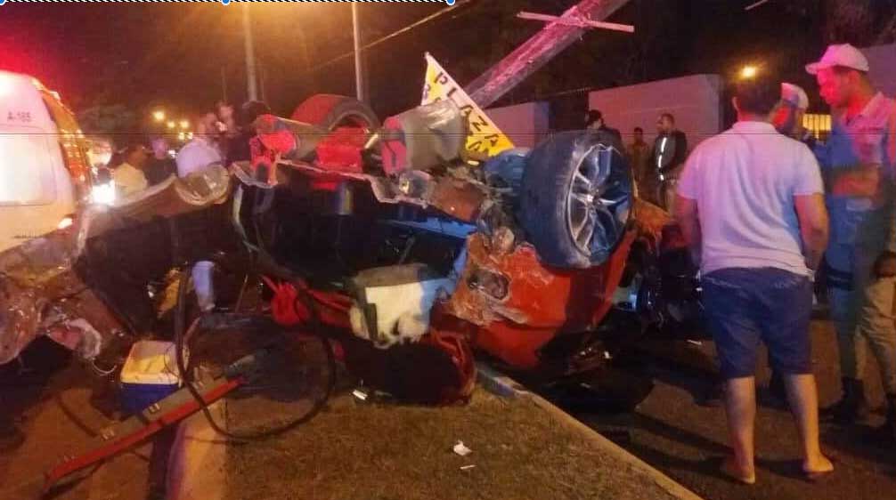 Dos muertos y un herido accidente entrada de Santiago