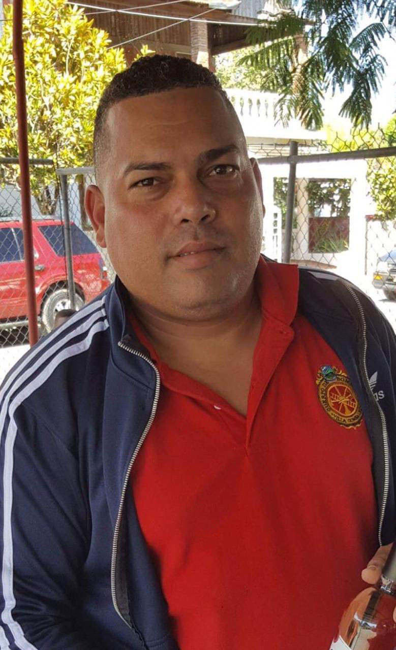 Matan a tiros bombero en Villa González