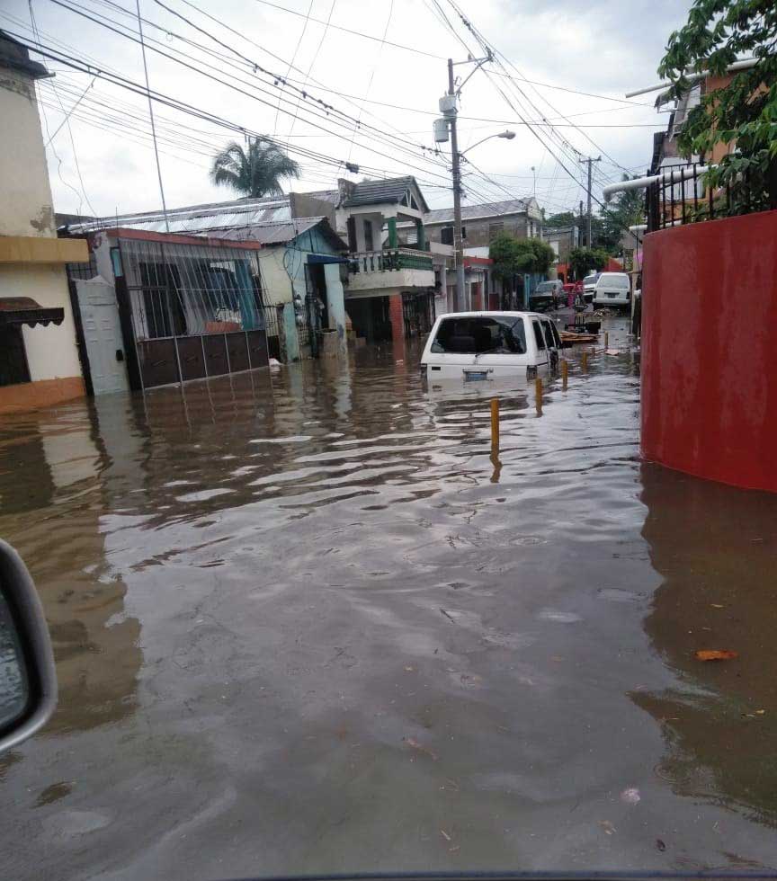 Reportan 200 viviendas anegadas por lluvias en Hoya del Caimito