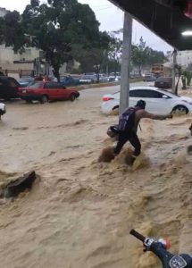 Al menos 175 casas resultaron inundadas por las lluvias en Santiago