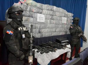 Autoridades ocupan 444 paquetes de drogas y armas en El Seibo