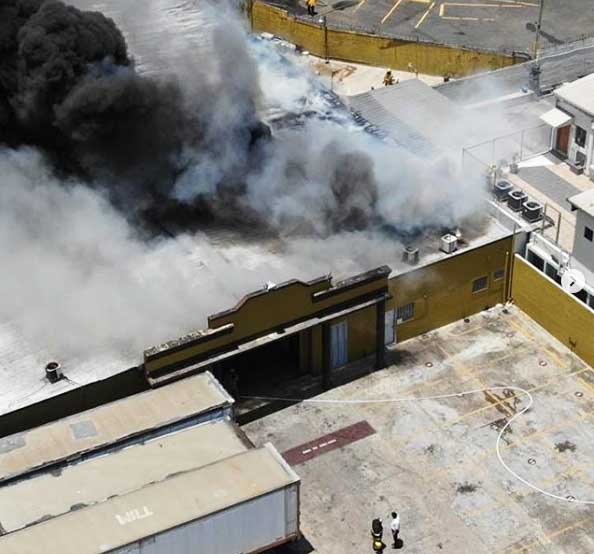 Sofocan incendio afectó Departamento Inspectoría JCE