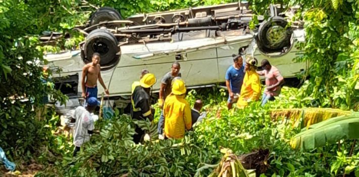 accidente de autobús sanchez samaná