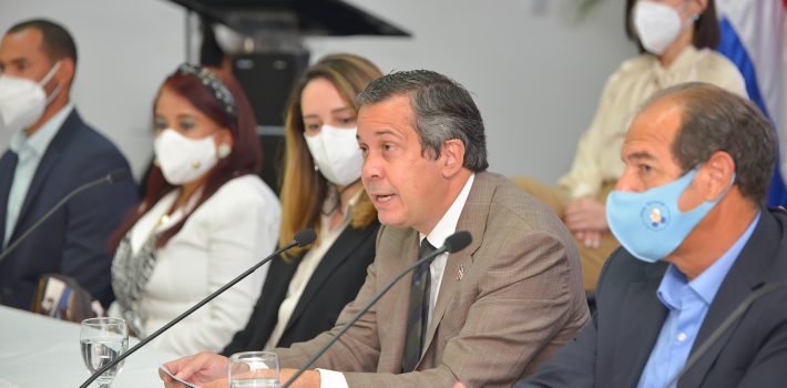 Medio Ambiente retornará manatíes del Acuario a su hábitat natural