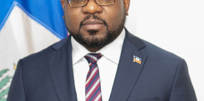 embajador de Haití en la República Dominicana, doctor Smith Augustin