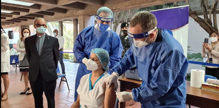 Salud Pública instala punto de fijo de vacunación contra covid en la PUCMM