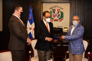 Pacheco recibe proyecto de ley sobre el Referendo 