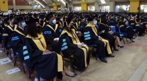 PUCMM Santiago celebra graduación 105