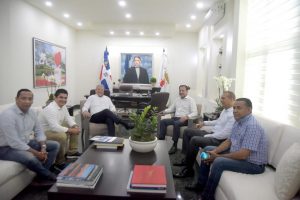 Macarrulla anuncia inicio construcción Monorriel de Santiago 