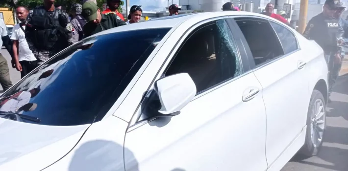 Desconocidos hieren a tiros a mujer en Santiago