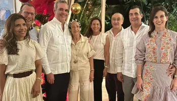 Luis Abinader visita la familia de Popy Bermúdez en Santiago