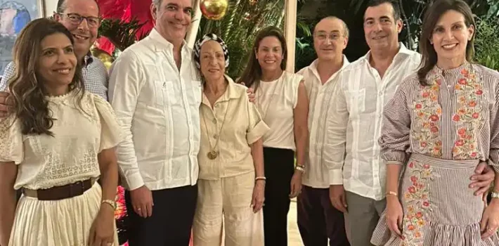 Luis Abinader visita la familia de Popy Bermúdez en Santiago