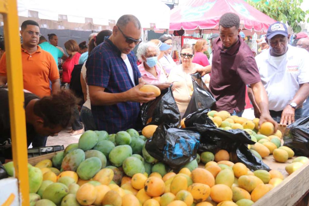 Concluye con éxito feria del mango 2024