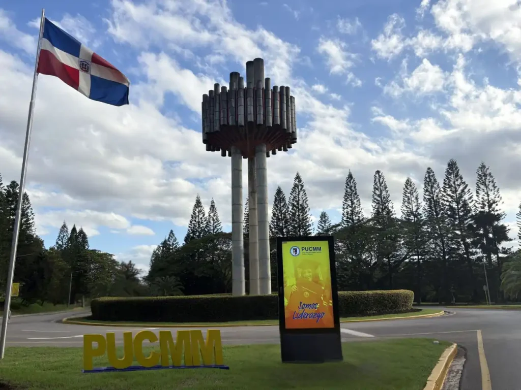 PUCMM lidera el ranking QS 2026