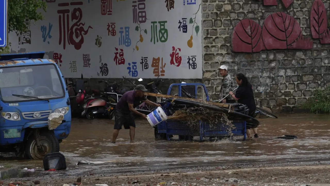 Tragedia en Gansu: Riada repentina deja al menos 10 muertos y decenas de heridos
